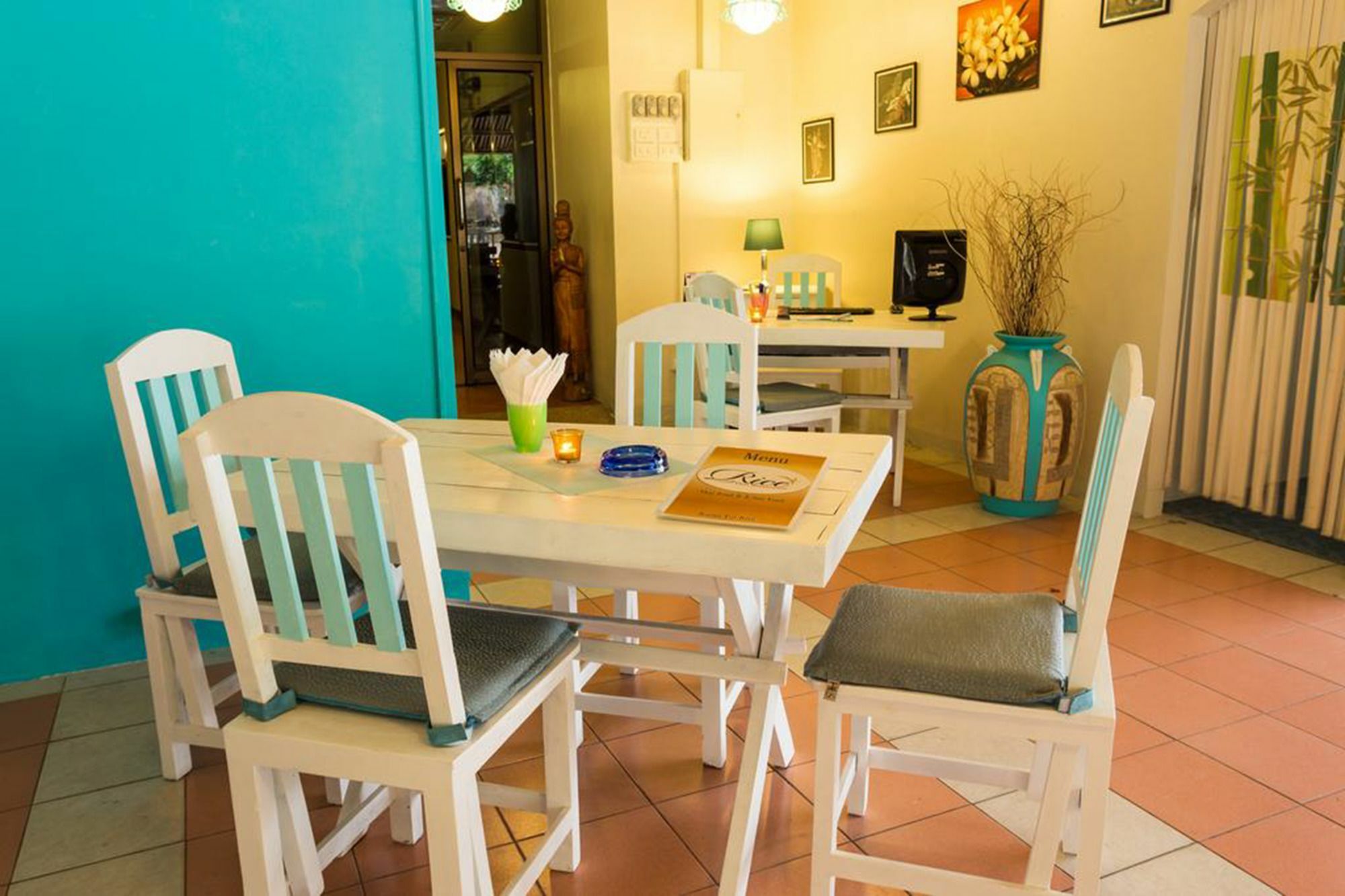 Rice Rooms And Restaurant Pantai Kata Bagian luar foto