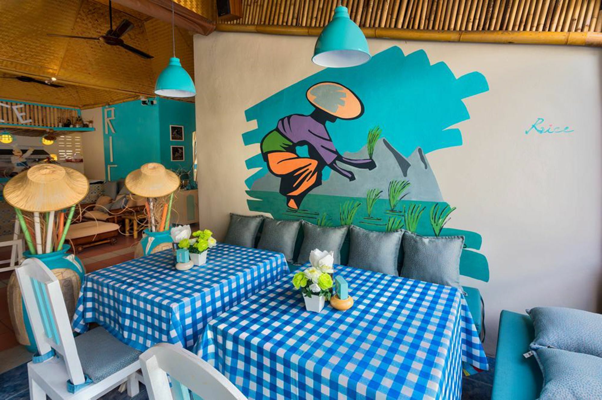 Rice Rooms And Restaurant Pantai Kata Bagian luar foto