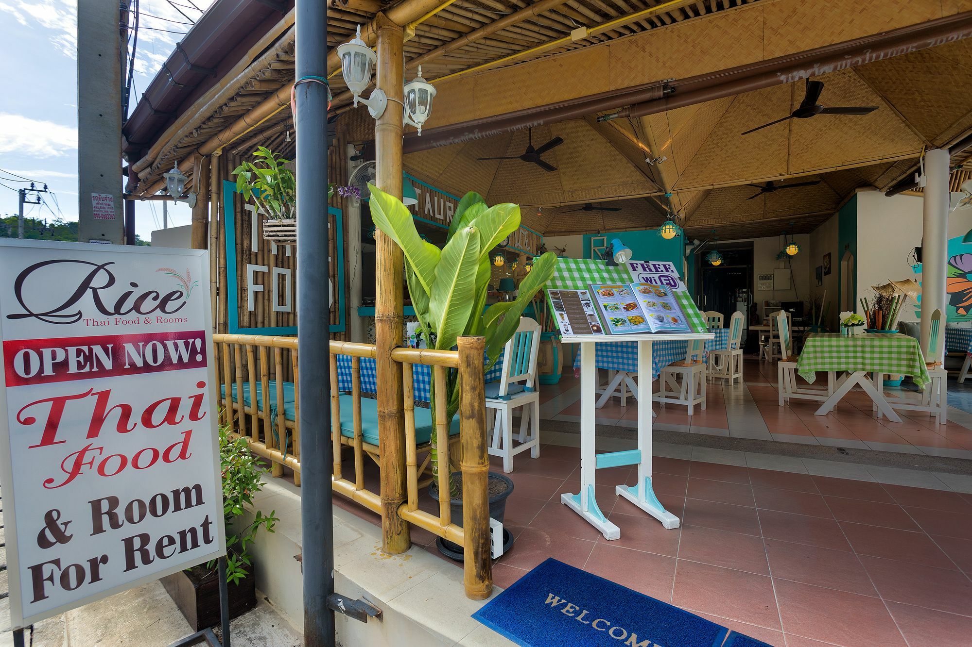 Rice Rooms And Restaurant Pantai Kata Bagian luar foto