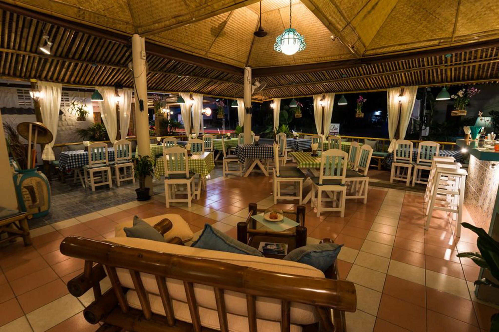 Rice Rooms And Restaurant Pantai Kata Bagian luar foto