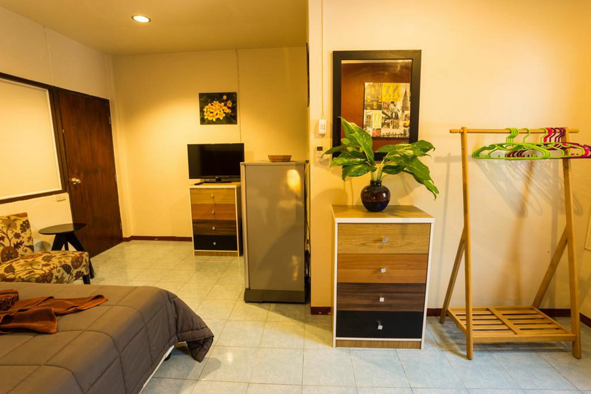Rice Rooms And Restaurant Pantai Kata Bagian luar foto